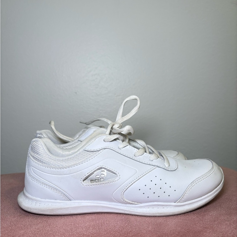 Cheer shoes